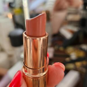 Bitch perfect KISSING lipstick - recommended by Maxine  Sumner