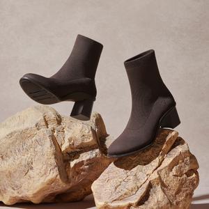 Warm, soft and comfy.  - recommended by Kiroky Fraco