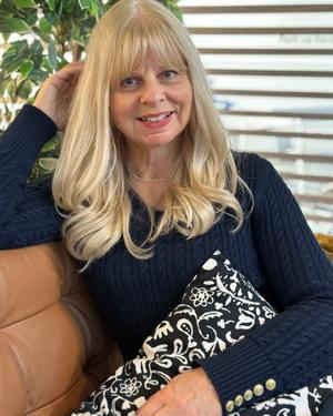 Seattle V-Neck Knit Ink Navy  - recommended by Nellie Nettles
