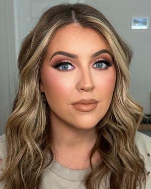 Caroline’s Look.  - by Zachary  Edward 