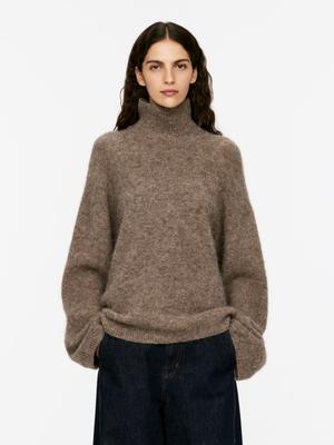 Keep yourself warm with this blend of wool & alpaca jumper❤️ - recommended by Kiroky Fraco