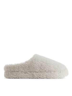 Pile Slippers - Beige - recommended by Helen Powell