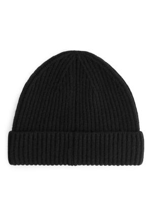 Cashmere Blend Beanie - Black - recommended by Caroline Blomst