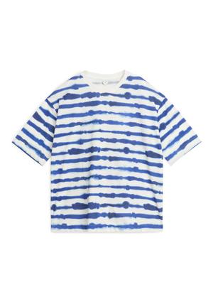 Slow Flowers Print T-Shirt - Blue - recommended by Andrea Hedenstedt