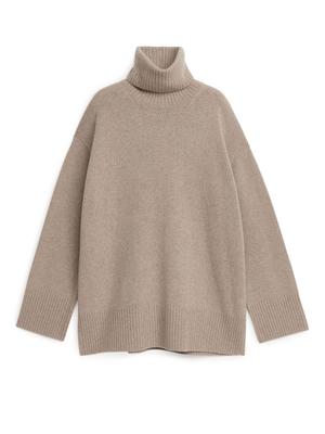 Oversized Cashmere Roll-Neck Jumper - Beige - recommended by Ida Kojo