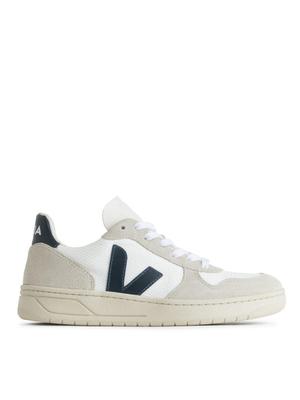 Veja V-10 Trainers - Blue - recommended by Lisa Olsson