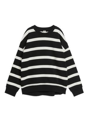 Oversized Sweatshirt - Black - recommended by Melania Migliozzi
