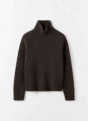 Cashmere knits - by Adelina Gashi