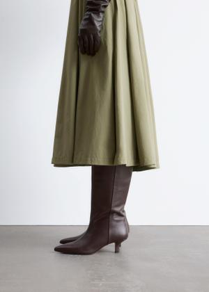 Langschaftstiefel in Dunkelbraun - recommended by Conny Doll