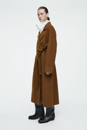 Copper brown hue clasdic long coat. Beautiful cut! - recommended by Kiroky Fraco
