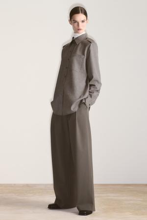 Relaxed fit trouser in light-weight wool blend twill❤️ - recommended by Kiroky Fraco