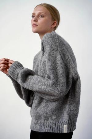 GREY SWEATER - recommended by Martina Lubkowska